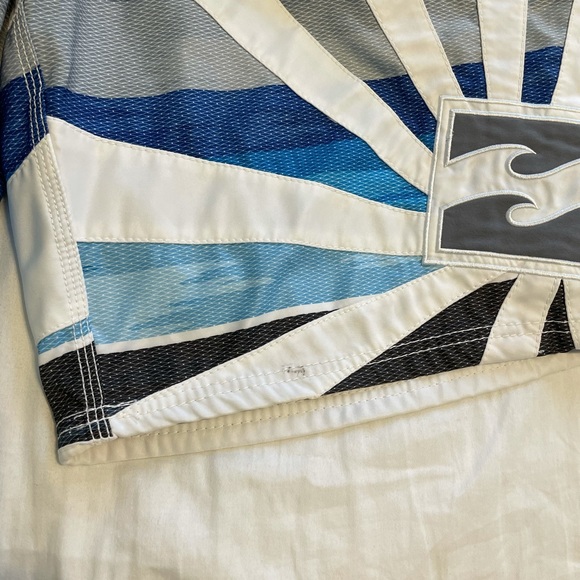 Billabong Men’s Swim Trunks - Picture 7 of 7